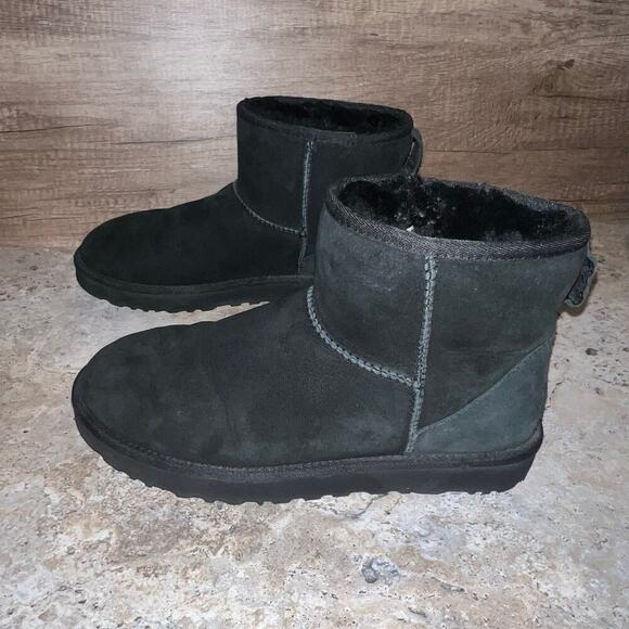 UGG Women's Classic Mini II Boots Size 9 Black 1016222 Sheepskin Ankle Slip On - Picture 4 of 9